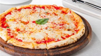 طريقة عمل البيتزا علاء الشربيني.. إليكم البيتزا الهشة