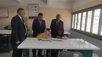 مدير تعليم الجيزة وسفير السودان يتابعان لجان امتحان شهادة الأساس لطلاب الجالية السودانية