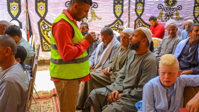 صناع الخير تنظم قافلة موسعة للكشف على أهالي قرية سرسنا بالفيوم 