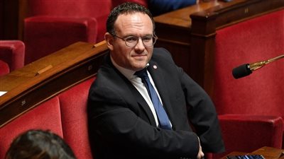 وزير التضامن الفرنسي يعلق على اتهامه باغتصاب امرأتين