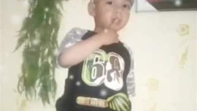  الأسرة تتهم الطبيب.. وفاة طفل عقب إجراء عملية جراحية داخل عيادة طبيبة بسوهاج| صور