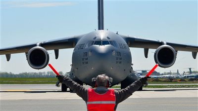 المكسيك ترفض استقبال رحلة طيران عسكرية قادمة من أمريكا على متنها مهاجرين مُرحلين 