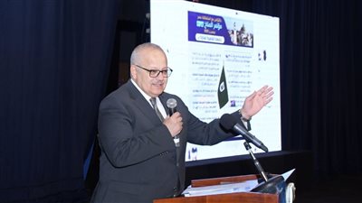 رئيس جامعة القاهرة يهنئ عميد معهد الأورام وعميدة كلية الطفولة المبكرة بمنصبهما الجديد