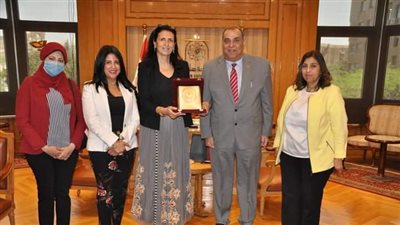 رئيس جامعة حلوان يستقبل وفد هيئة فولبرايت الوطنية بمصر
