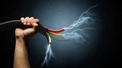 مصرع عامل صعقا بالكهرباء داخل مصنع رخام بسبب الإهمال بالصف