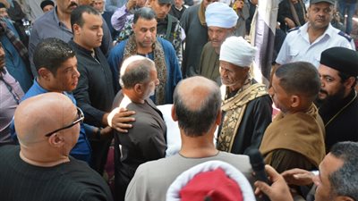 الكفن ينهي خصومة ثأرية بين أبناء عمومة بسوهاج | صور