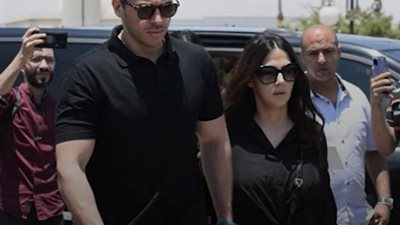 كان ماسك إيديها.. دنيا سمير غانم وزوجها يتعرضان للانتقاد من رواد السوشيال ميديا | فيديو 