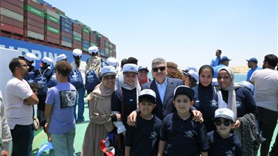 هيئة قناة السويس تحتفى بأسر شهداء القوات المسلحة والشرطة