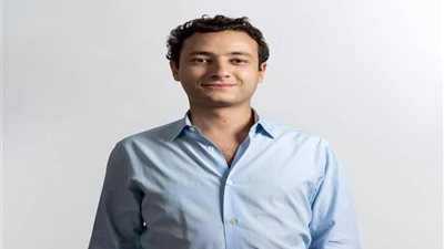 نجيب ساويرس يحتفل بزفاف ابنه أنسي أمام الأهرامات 