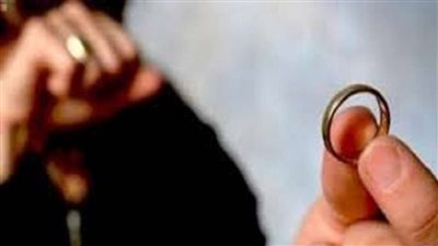 سهام تخلع زوجين: مليش بخت في الرجالة.. و تعيش من أجل نجلها