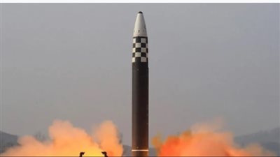 كوريا الشمالية تطلق صاروخًا بالستيًا باتجاه البحر