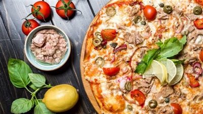 طريقة عمل البيتزا بالتونة.. في 10 خطوات احصل على بيتزا رائعة