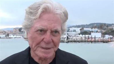 أنا راجل من طراز قديم.. أبرز تصريحات حسين فهمي عن مشاركته في كان السينمائي