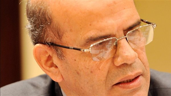  الدكتور أحمد يوسف