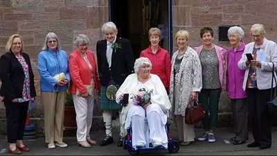 في عمر الـ 90 عامًا.. حبيبان يعقدان قرانهما بعد خطوبة 60 سنة