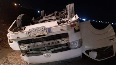 مصرع شخصين وإصابة 10 آخرين في انقلاب ميكروباص بصحراوي البحيرة