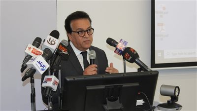 وزير التعليم العالي: أتوقع فوزًا كبيرًا للأهلي أمام الوداد.. والأحمر بمن حضر