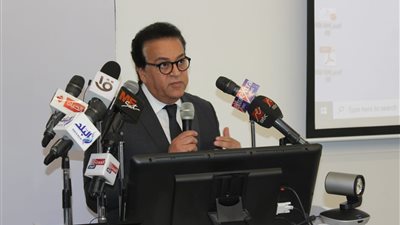وزير التعليم العالي يصدر قرارًا بإغلاق كيان وهمي بمحافظة الجيزة