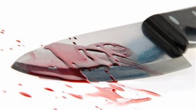 مريض نفسي يصيب شخصين بسلاح أبيض في القليوبية