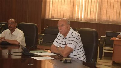 سكرتير عام البحر الأحمر يناقش مع هيئة التنمية الصناعية تذليل معوقات مجمع الغردقة| صور