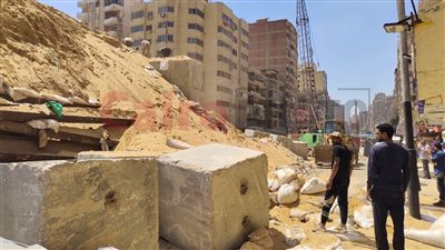 سقوط أجزاء من اختبارات الأحمال بـ كوبري المطبعة في الجيزة | بث مباشر