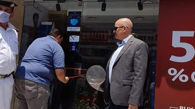 غلق وتشميع محل Men's club ومعرض تويوتا للسيارات بالبساتين لإدارتهما دون ترخيص