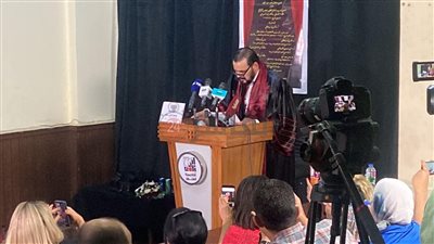  بكاء مجدي كامل أثناء مناقشة رسالته للدكتوراة.. وبوسي شلبي ورمضان صبحي أبرز الحضور