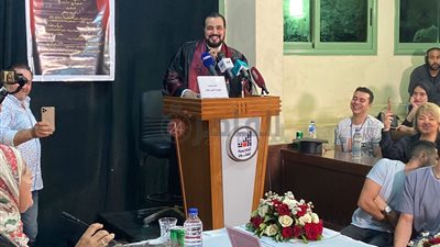 مجدي كامل يحصل على درجة الدكتوراه بعد مناقشتها أمام أشرف زكي وسميرة محسن |صور 