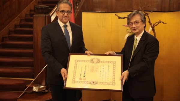 وزير السياحة والآثار