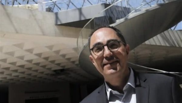  الرئيس السابق لمتحف