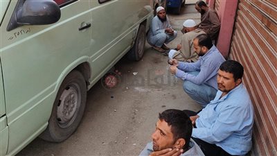 مذبحة الريف الأوروبي.. أهالي المجني عليهم ينتظرون تسلم ذويهم أمام مشرحة زينهم | صور