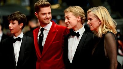 جلسة تصوير لأبطال فيلم الدراما البلجيكي Close بـ مهرجان كان السينمائي