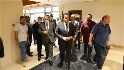 عبدالغفار يتفقد مقر الوزارة الجديد بالحي الحكومي ويُشيد بمعدلات الإنجاز للمبنى │ صور
