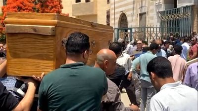 المئات يؤدون صلاة الجنازة على رجل الأعمال مصطفى رجب صاحب مجموعة أولاد رجب بمسجد السيدة نفيسة│ بث مباشر