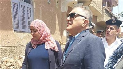 مدير أمن سوهاج يتفقد موقع انهيار منزل مكون من طابقين بالمنشأة | صور