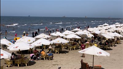 مبادرات لخفض الأسعار.. مدير إدارة شاطئ بورسعيد: توقعنا إقبال الآلاف خلال العطلة الأسبوعية | صور وفيديو