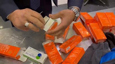 جمارك مطار القاهرة تضبط راكبًا حاول تهريب أدوية داخل عبوات لمستحضرات تجميل