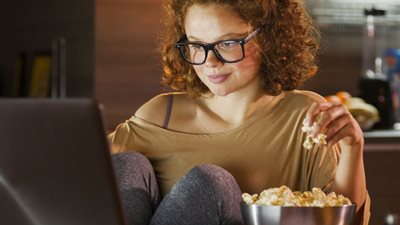 تعرف على أسباب وطرق الوقاية من متلازمة الأكل ليلًا