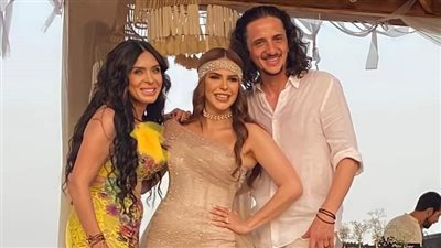 الراقصة دينا تشعل حفل زفاف دنيا عبد العزيز | فيديو