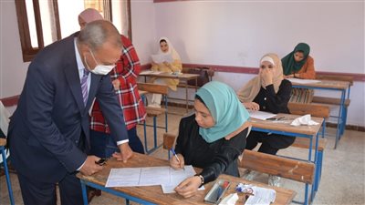 محافظ القليوبية يتفقد لجان امتحانات اليوم الأول للدبلومات الفنية بالمدرسة الفندقية