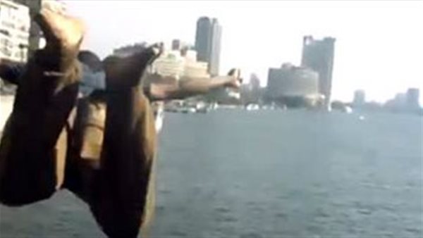 القفز في النيل..