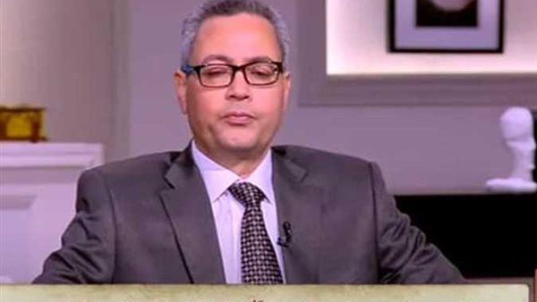 الدكتور عاطف منصور