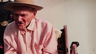 يواظب على الصلاة وينام مبكرًا.. قصة معمر وصل إلى سن الـ 113 عامًا بصحة جيدة 