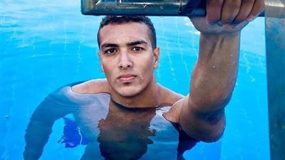 طالب جامعي يستعد لمحاولة عبور بحر المانش يونيو 2022 