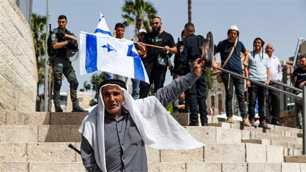 مقدسيون يتصدون للاقتحمات