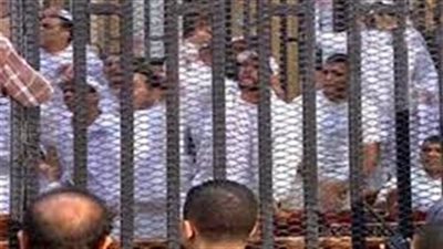 تجمهر واستخدام مفرقعات.. بدء أولى جلسات محاكمة 32 متهمًا بأحداث شغب السلام