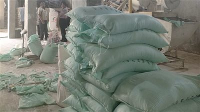 ضبط 6 أطنان دقيق بلدي مدعم قبل بيعها بالسوق السوداء في الصف