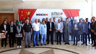 وفد من خبراء المصريين بالخارج والأجانب يجرون زيارة لعدد من مصانع مدينة العاشر 