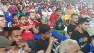 الحزن يخيم على وجوه جماهير النادي الأهلي بعد تقدم الوداد المغربي بهدفين | بث مباشر