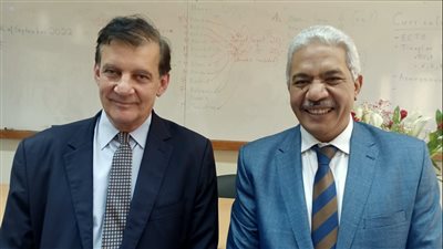 نائب رئيس جامعة الأزهر يلتقي عميد البحث العلمي اليوناني لبحث التعاون المشترك